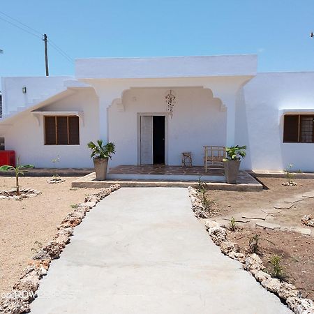 Bed and Breakfast Red Land House Watamu Exteriér fotografie