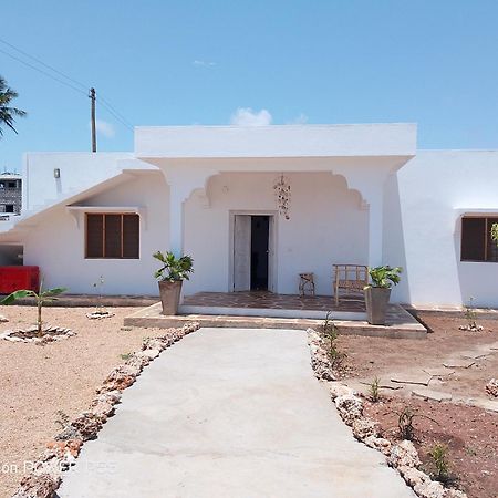 Bed and Breakfast Red Land House Watamu Exteriér fotografie