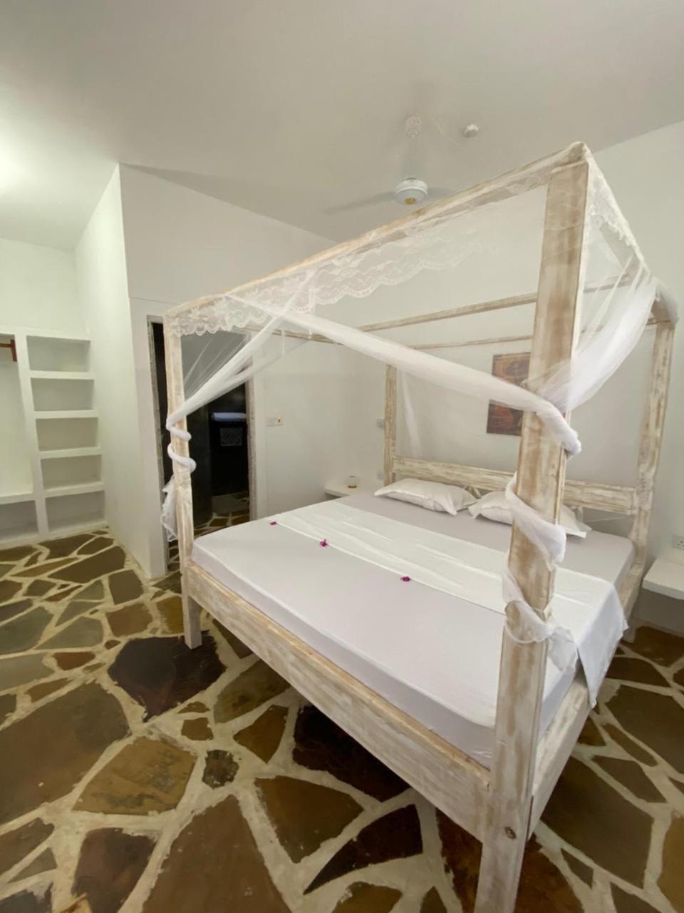 Bed and Breakfast Red Land House Watamu Exteriér fotografie