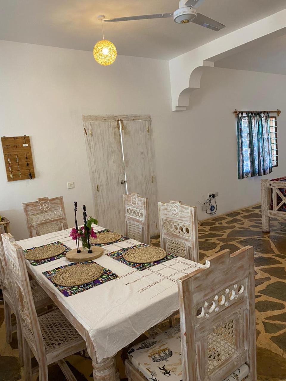 Bed and Breakfast Red Land House Watamu Exteriér fotografie