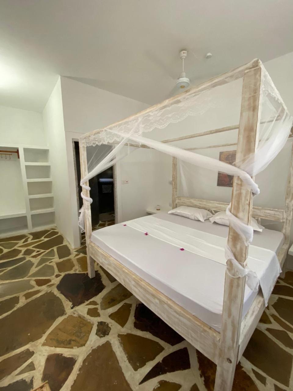 Bed and Breakfast Red Land House Watamu Exteriér fotografie
